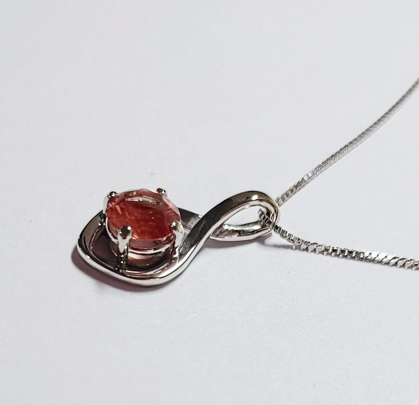 "Infinity Necklace" White Gold, Bright Red Sunstone