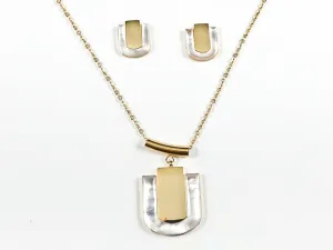 Unique Center Shiny Metallic Piece With Mother Of Pearl Frame Gold Tone Earring Necklace Steel Set